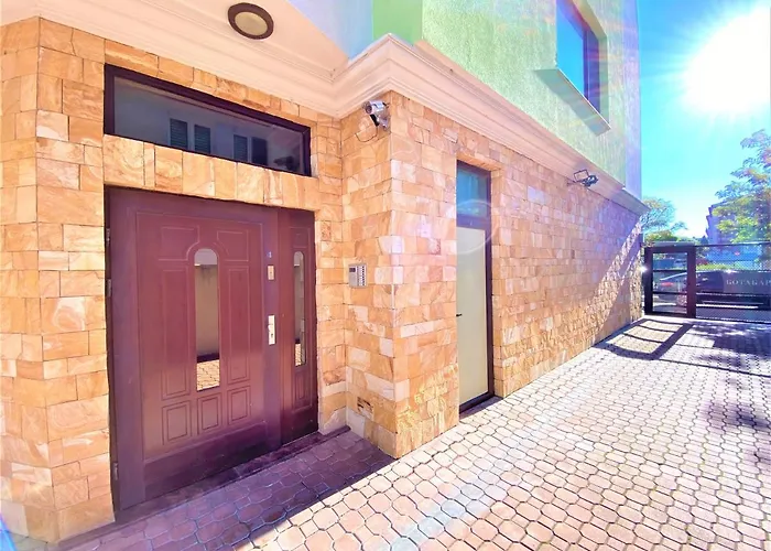 Botabara 312 Front Apartment